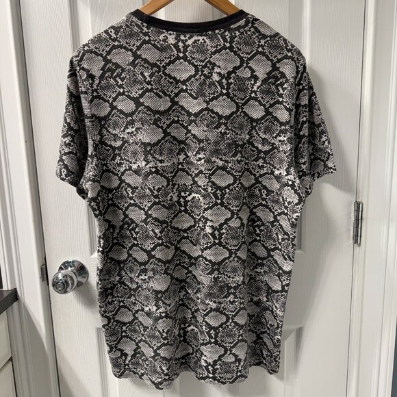 Nike Sportswear Snake Skin Design T-Shirt Size Large - Picture 5 of 8